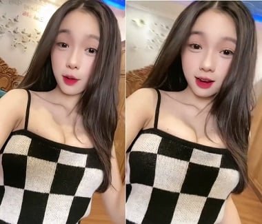 Đụ em mặc caro trắng trắng trong toilet